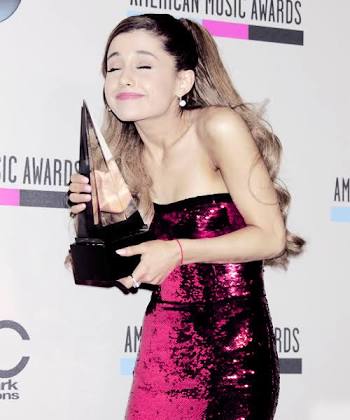 Ariana Grandeを貼るトピ♡