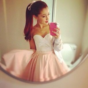 Ariana Grandeを貼るトピ♡