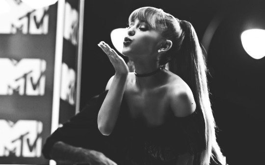 Ariana Grandeを貼るトピ♡