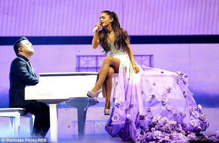 Ariana Grandeを貼るトピ♡