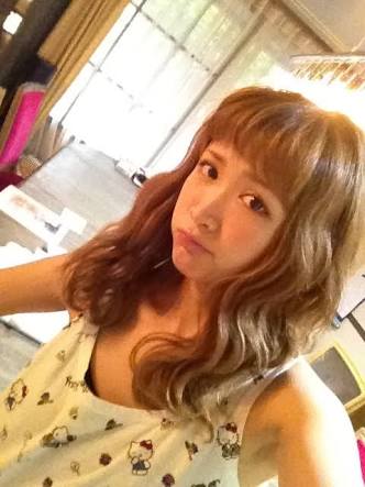 紗栄子、ランウェイで圧巻オーラ！投げキスで大人の色気