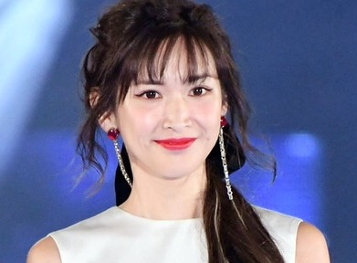 紗栄子、ランウェイで圧巻オーラ！投げキスで大人の色気