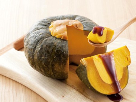 皆で材料を持ち集めて、今日の3時のおやつを作ろ〜