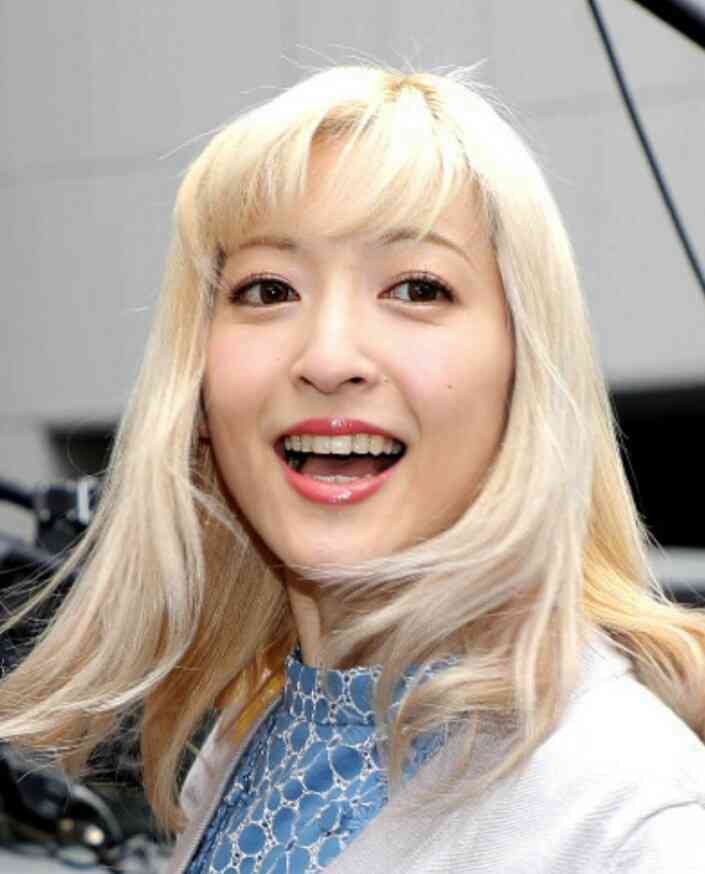 神田沙也加、愛犬を披露するも別のところで批判の的に「犬より指輪を見せたいだけ？」 