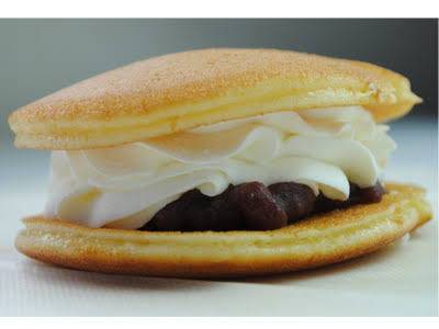 初めて食べた時、衝撃だったお菓子は？