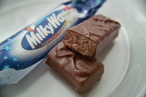 初めて食べた時、衝撃だったお菓子は？