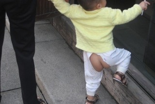 二度見どころか三度見！「お尻丸見えデニム」がとにかく斬新