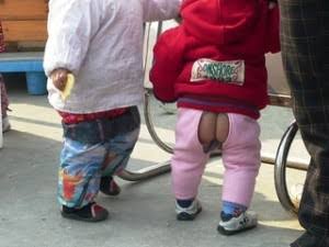 二度見どころか三度見！「お尻丸見えデニム」がとにかく斬新