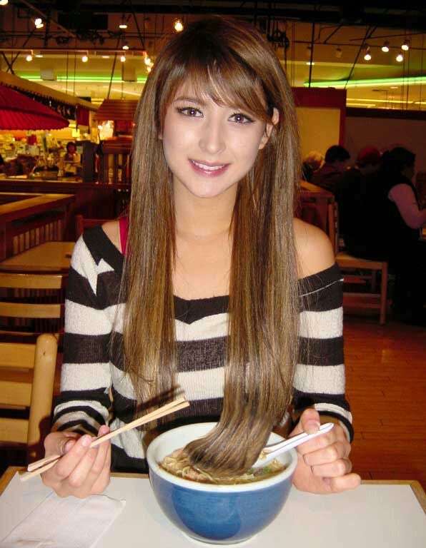 女性目線からの「イラッ」とくる同性の仕草や行動。