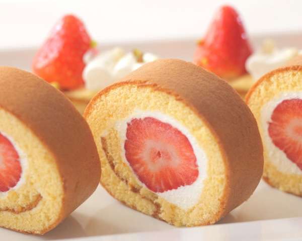 苺を使ったスイーツを貼るトピ