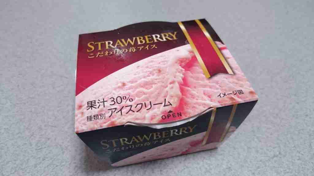 苺を使ったスイーツを貼るトピ