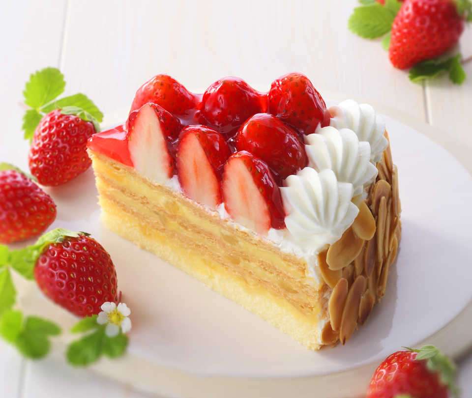 苺を使ったスイーツを貼るトピ