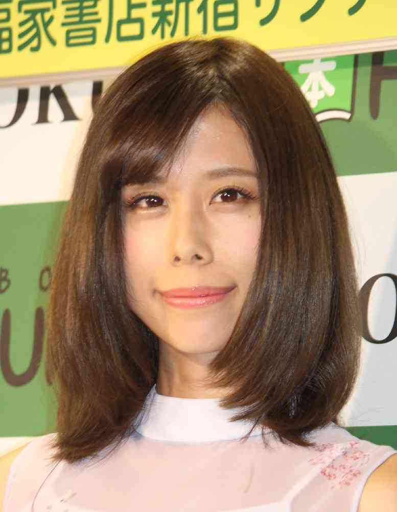 有村架純の姉・藍里がウエディングドレス姿を初公開「魔法にかけてもらった気分」