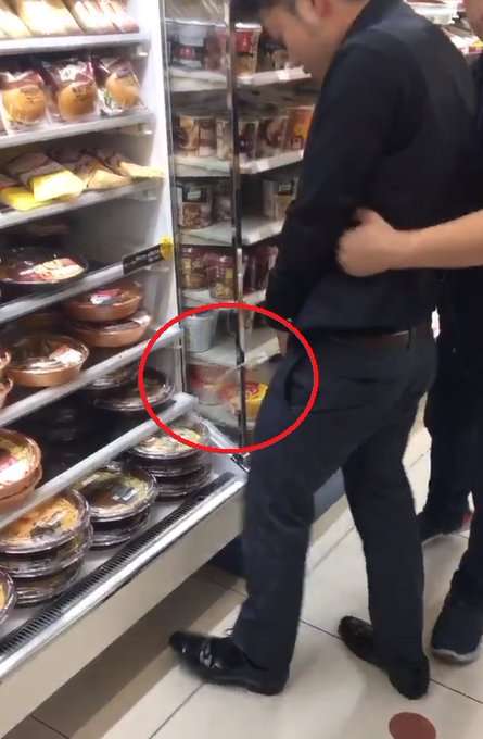 ファミリーマートの店内のパスタに向かって放尿行為　動画が拡散し騒動に　警察も出動