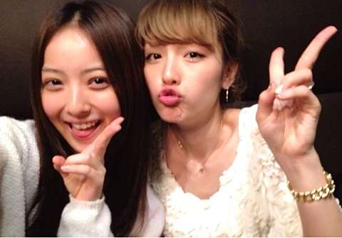 佐々木希、“親友”大政絢とプライベート満喫 「最強綺麗ペア」と反響