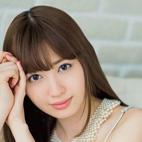 小嶋陽菜、バンコクで意外な人物と可愛すぎるツーショット