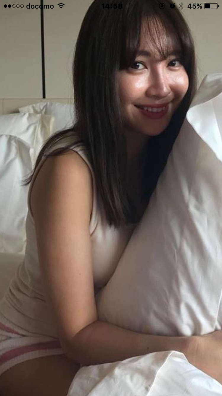 小嶋陽菜、バンコクで意外な人物と可愛すぎるツーショット