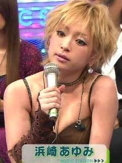 浜崎あゆみの「カープ女子」姿に反響 「カープあゆ、女神」「また太った?」