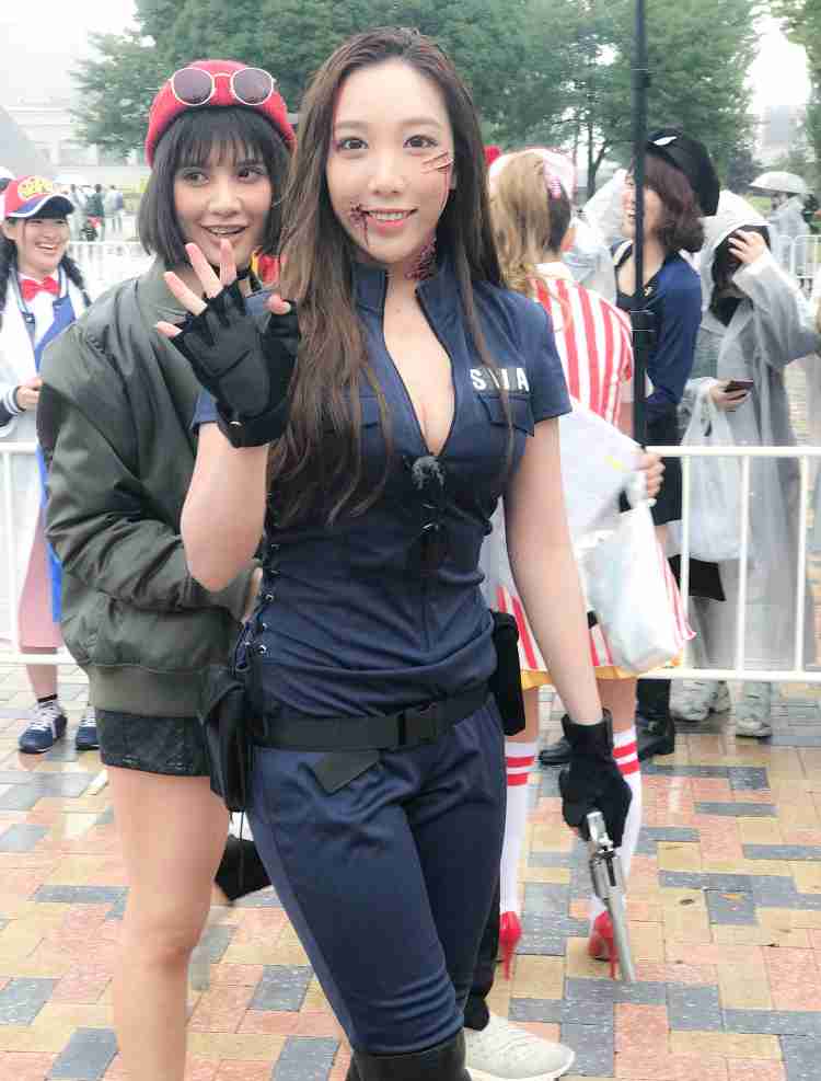 出雲大社で星条旗、ひめゆりの塔で「気持ちよくない」……“常識外れ”ざわちんの危険度