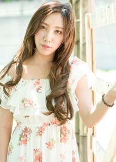 出雲大社で星条旗、ひめゆりの塔で「気持ちよくない」……“常識外れ”ざわちんの危険度