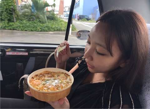 出雲大社で星条旗、ひめゆりの塔で「気持ちよくない」……“常識外れ”ざわちんの危険度