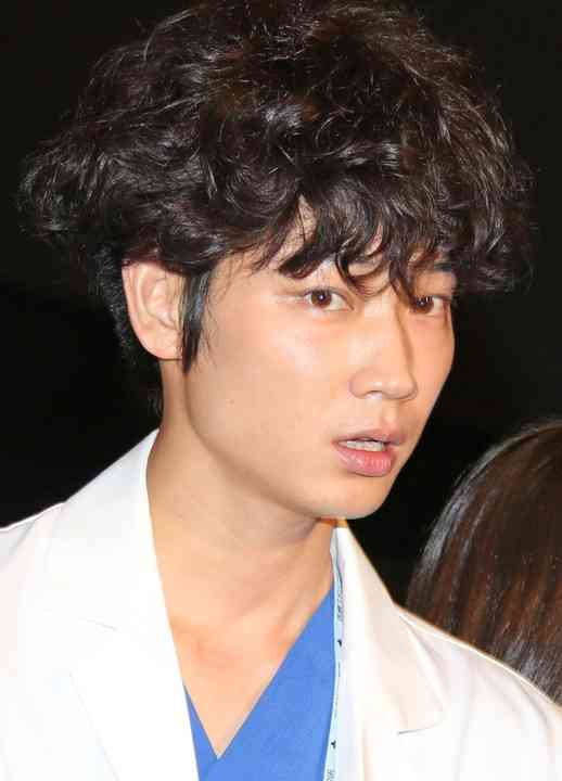 綾野剛“ラーメン”に思わず涙 佐藤健との食事制限では「愛情が芽生えた」