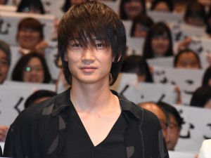 綾野剛“ラーメン”に思わず涙 佐藤健との食事制限では「愛情が芽生えた」