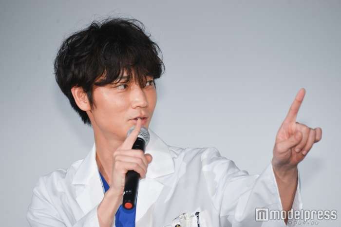 綾野剛“ラーメン”に思わず涙 佐藤健との食事制限では「愛情が芽生えた」