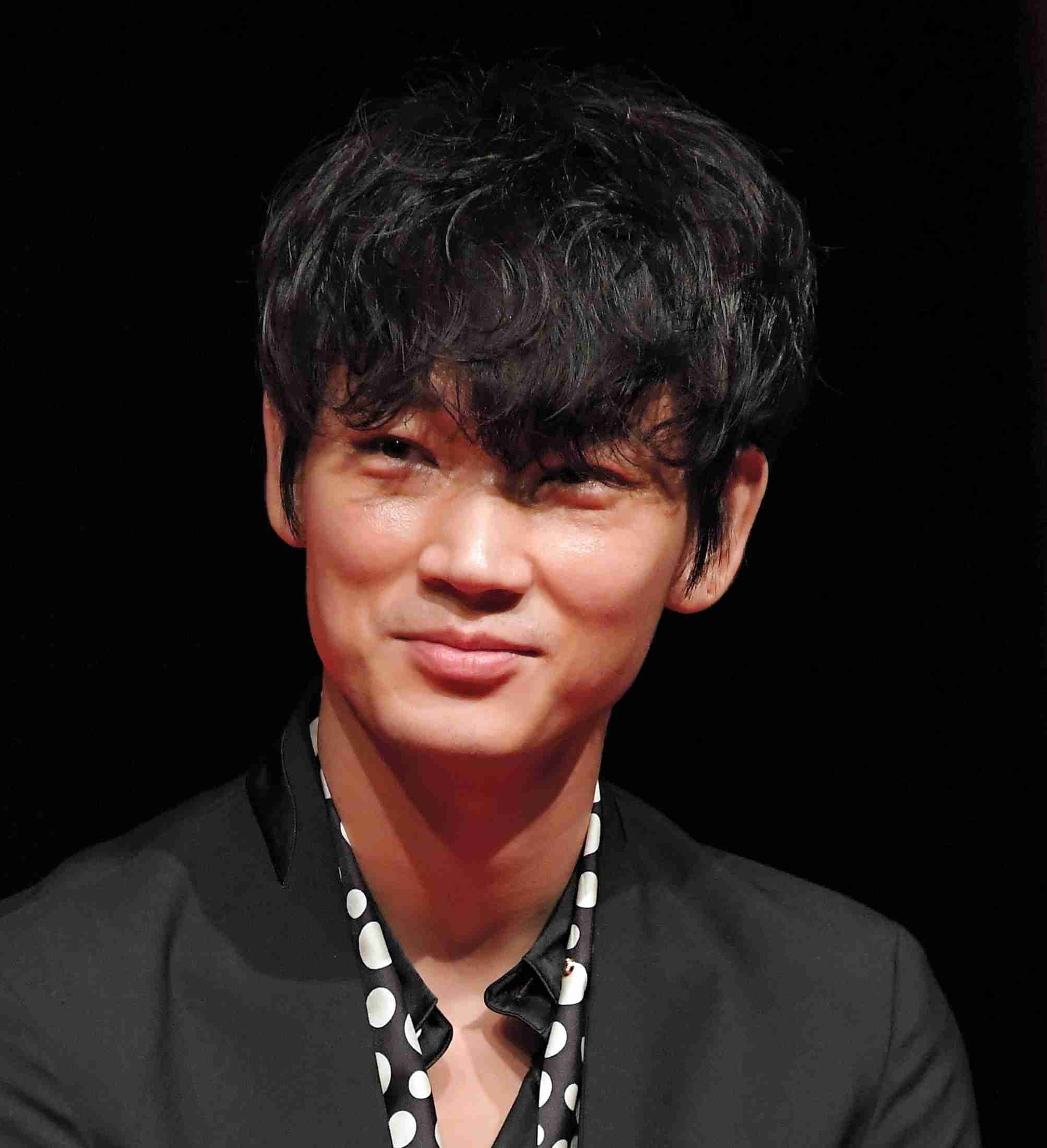 綾野剛“ラーメン”に思わず涙 佐藤健との食事制限では「愛情が芽生えた」