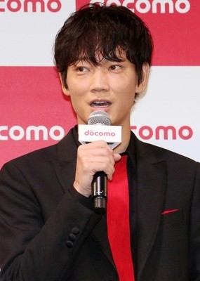 綾野剛“ラーメン”に思わず涙 佐藤健との食事制限では「愛情が芽生えた」