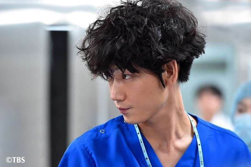 綾野剛“ラーメン”に思わず涙 佐藤健との食事制限では「愛情が芽生えた」