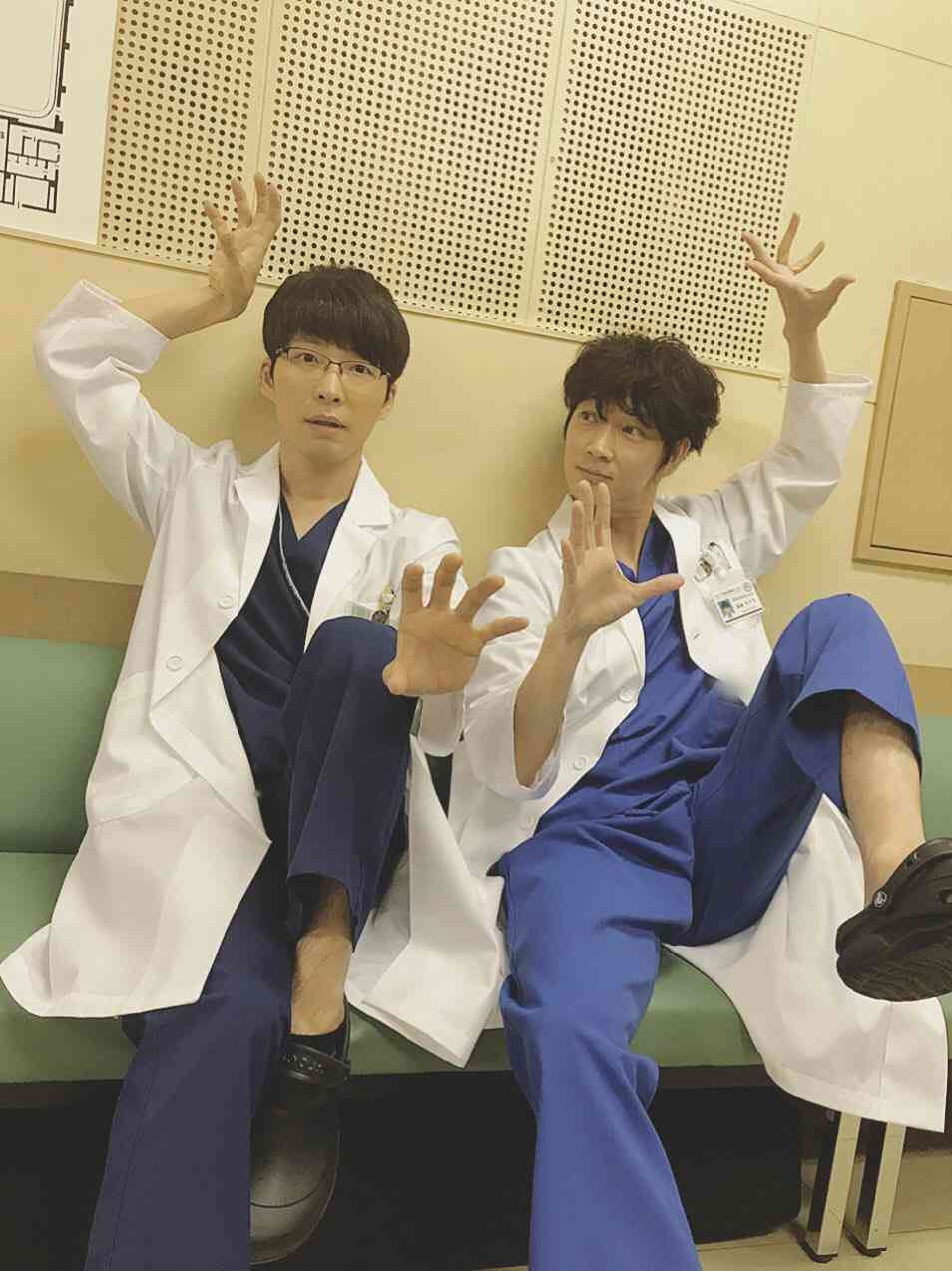 綾野剛“ラーメン”に思わず涙 佐藤健との食事制限では「愛情が芽生えた」