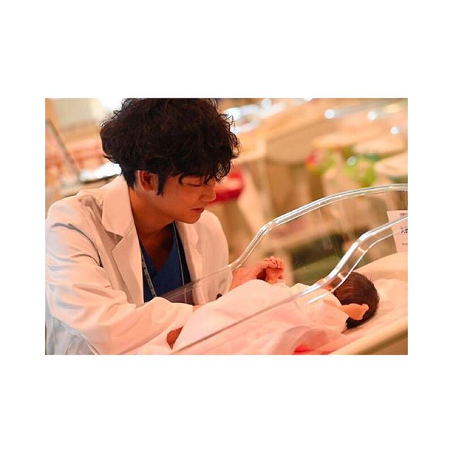 綾野剛“ラーメン”に思わず涙 佐藤健との食事制限では「愛情が芽生えた」