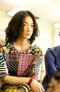 綾野剛“ラーメン”に思わず涙 佐藤健との食事制限では「愛情が芽生えた」