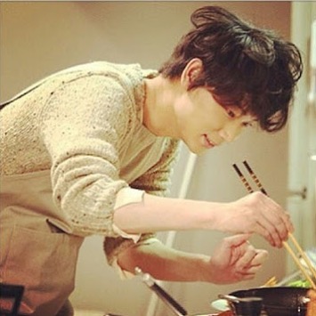 綾野剛“ラーメン”に思わず涙 佐藤健との食事制限では「愛情が芽生えた」