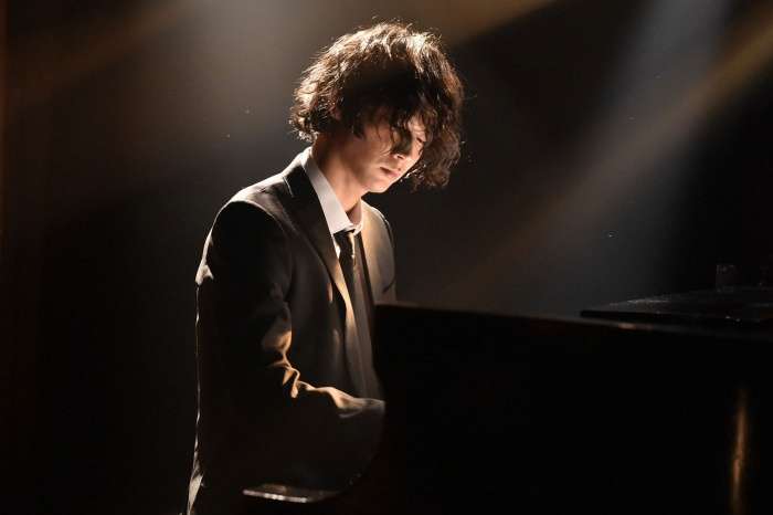 綾野剛“ラーメン”に思わず涙 佐藤健との食事制限では「愛情が芽生えた」