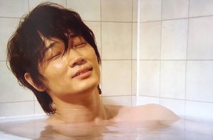 綾野剛“ラーメン”に思わず涙 佐藤健との食事制限では「愛情が芽生えた」