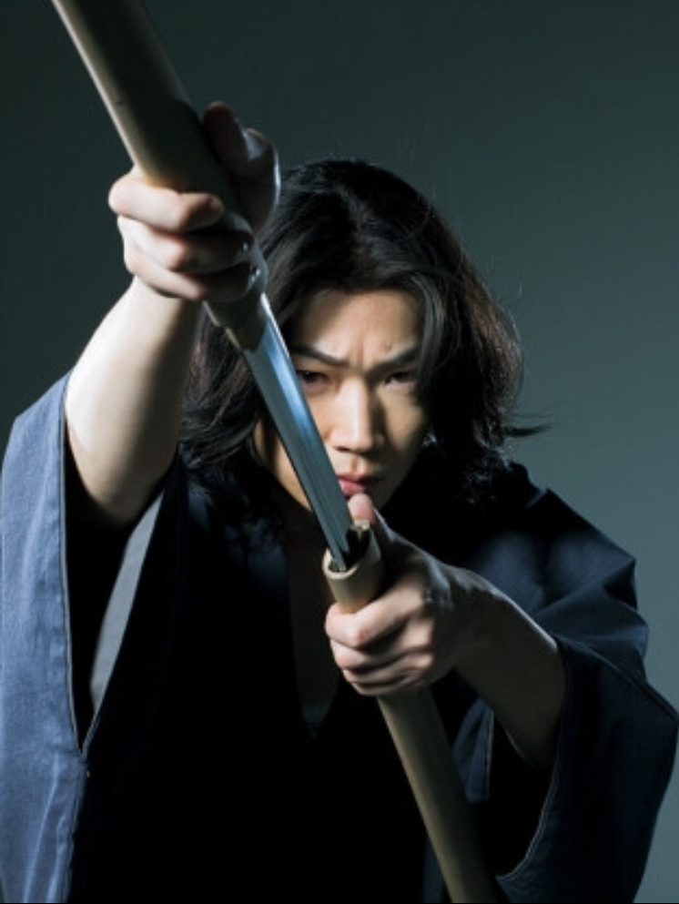 綾野剛“ラーメン”に思わず涙 佐藤健との食事制限では「愛情が芽生えた」