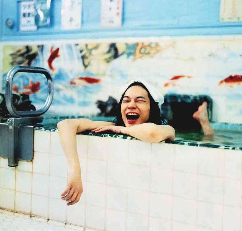 綾野剛“ラーメン”に思わず涙 佐藤健との食事制限では「愛情が芽生えた」