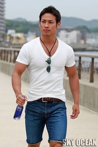 “秋でもTシャツおじさん”に女性から「キモい」の声…男性が反論、ファッション関係者のアドバイスも