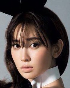 小嶋陽菜、セクシーバニーガールのコスプレを披露！「ヤバすぎる！」とファン興奮