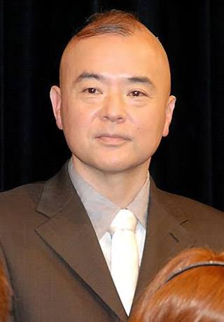 菅田将暉がヘリで会場入り　板尾創路監督「スターやな」