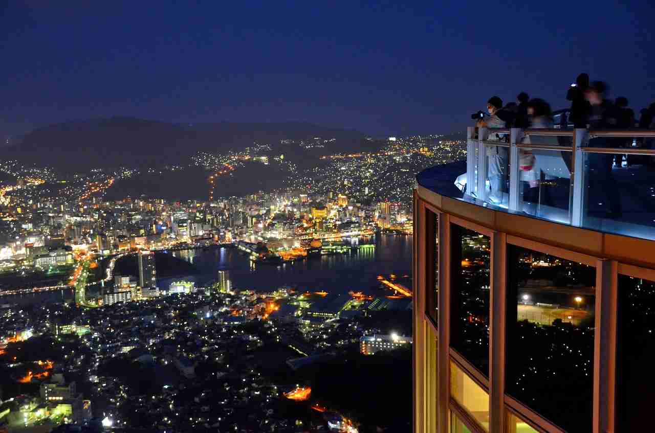 地元の観光地や名産品の画像を貼って、分かった人が答えるトピ