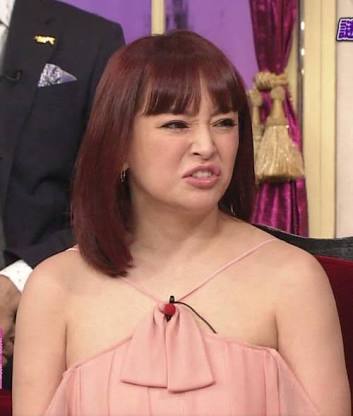 浜崎あゆみ、中止となった宮城公演の振替案内がでるも不満の声が渦巻く