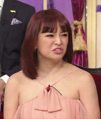 浜崎あゆみ、中止となった宮城公演の振替案内がでるも不満の声が渦巻く