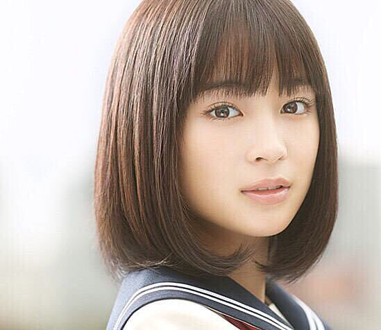 広瀬すず、寝顔も犬と戯れている姿も可愛すぎ！