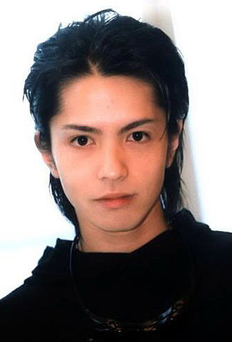 “クロロ”HYDE、神戸に光臨！ファン興奮のVAMPSアリーナ公演初日