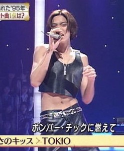 “クロロ”HYDE、神戸に光臨！ファン興奮のVAMPSアリーナ公演初日