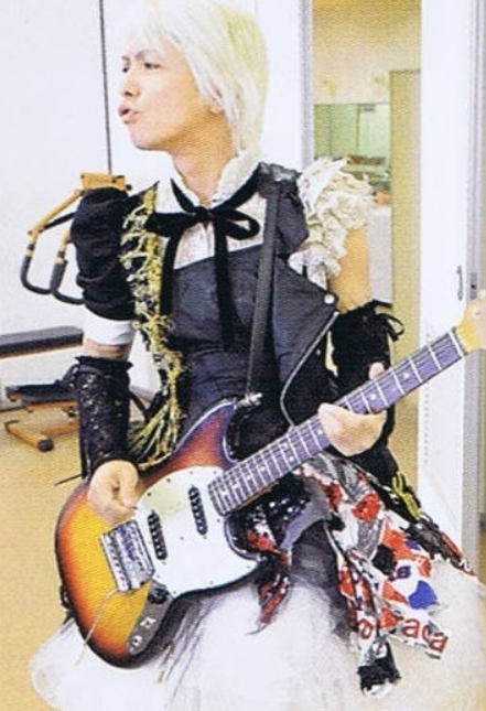 “クロロ”HYDE、神戸に光臨！ファン興奮のVAMPSアリーナ公演初日