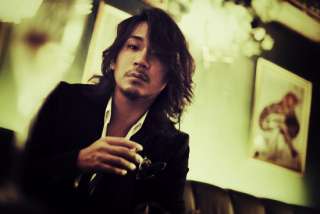 “クロロ”HYDE、神戸に光臨！ファン興奮のVAMPSアリーナ公演初日